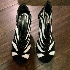 🌞3/$25 Ashley Stewart heels